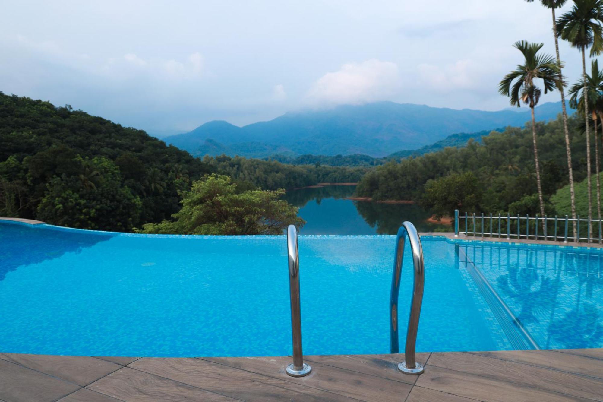 Serene Aqua Hills Kozhikode Hotel Mennanyam Exterior photo