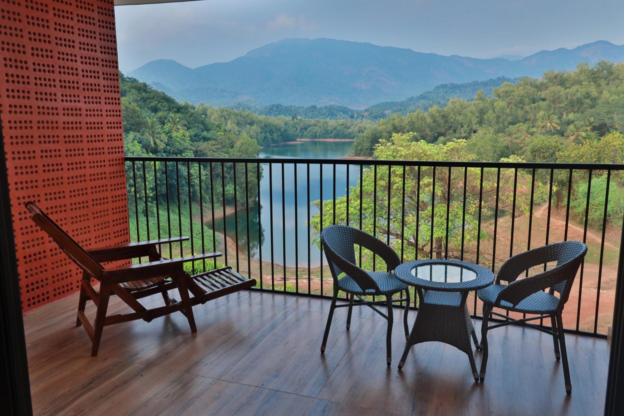 Serene Aqua Hills Kozhikode Hotel Mennanyam Exterior photo